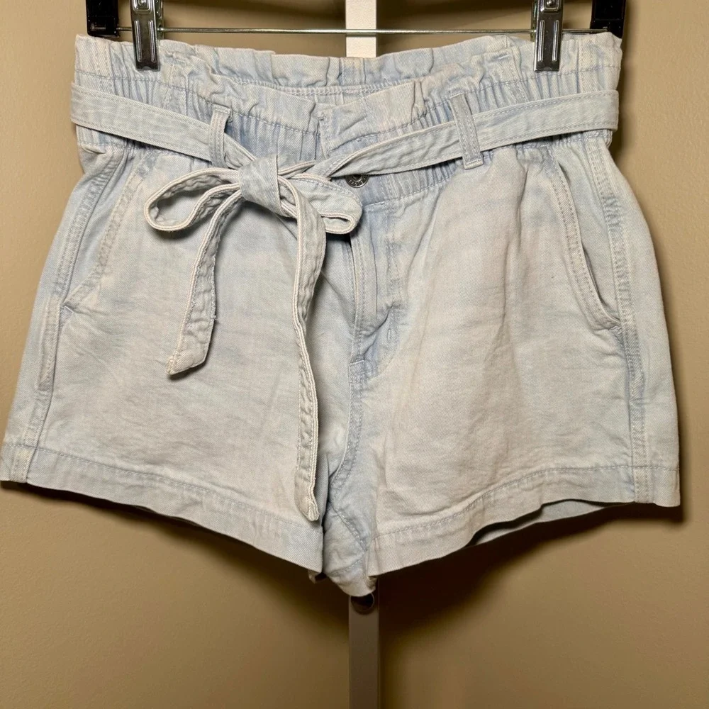 American Eagle Light Wash Paperbag Waist Denim Shorts Size 4 High Rise Stretch